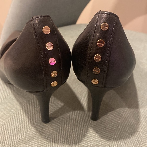 Worn a couple times but then I had babies and my feet grew - Picture 2 of 4